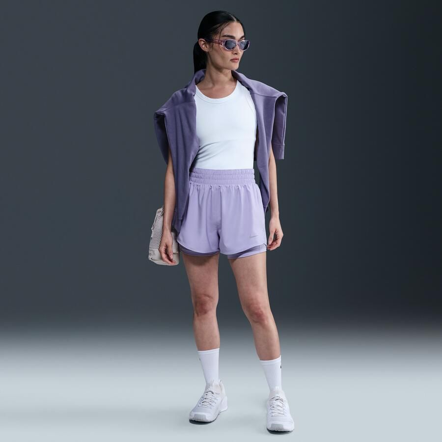 Nike One Dri-FIT 2-in-1 damesshorts met hoge taille (8 cm) Paars - Foto 4