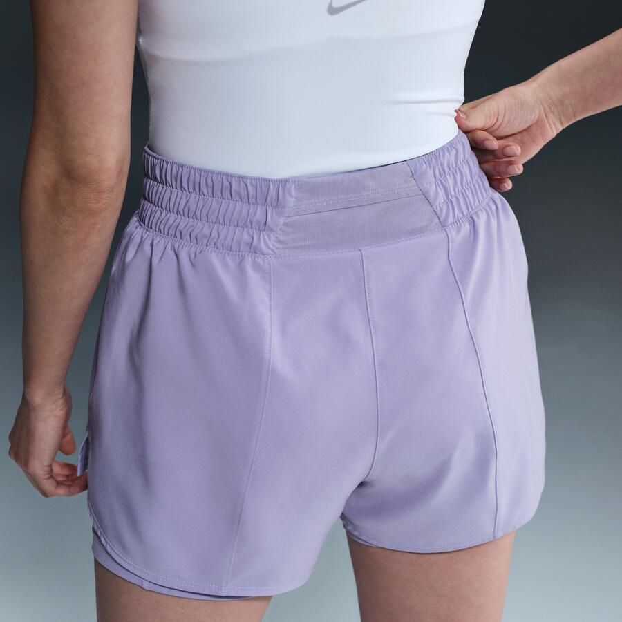 Nike One Dri-FIT 2-in-1 damesshorts met hoge taille (8 cm) Paars - Foto 2
