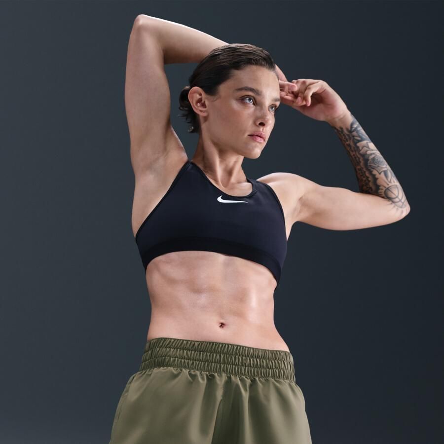 Nike One Dri-FIT damesshorts met halfhoge taille en binnenbroekje (8 cm) Groen