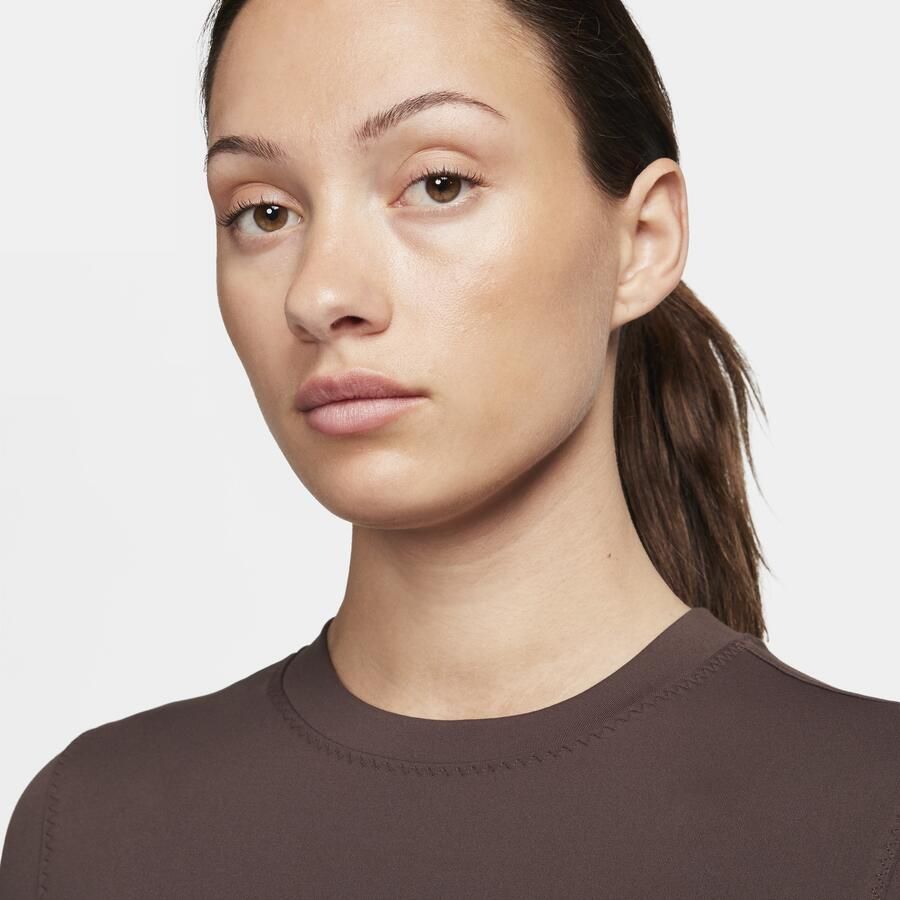 Nike One Fitted Dri-FIT damestop met lange mouwen Bruin