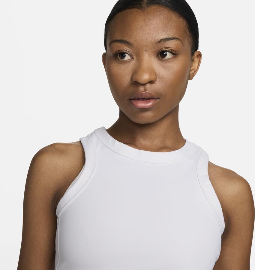 Nike One Fitted korte tanktop met Dri-FIT voor dames Wit