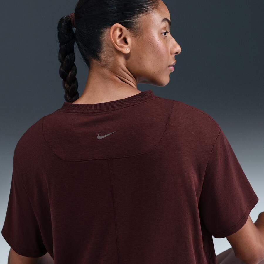 Nike One Relaxed Dri-FIT damestop met korte mouwen Rood