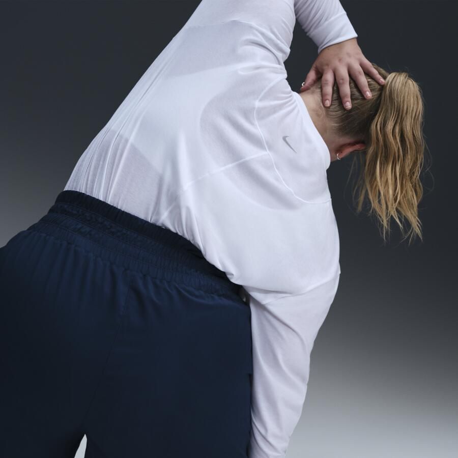 Nike One Relaxed Dri-FIT damestop met lange mouwen (Plus Size) Wit - Foto 2