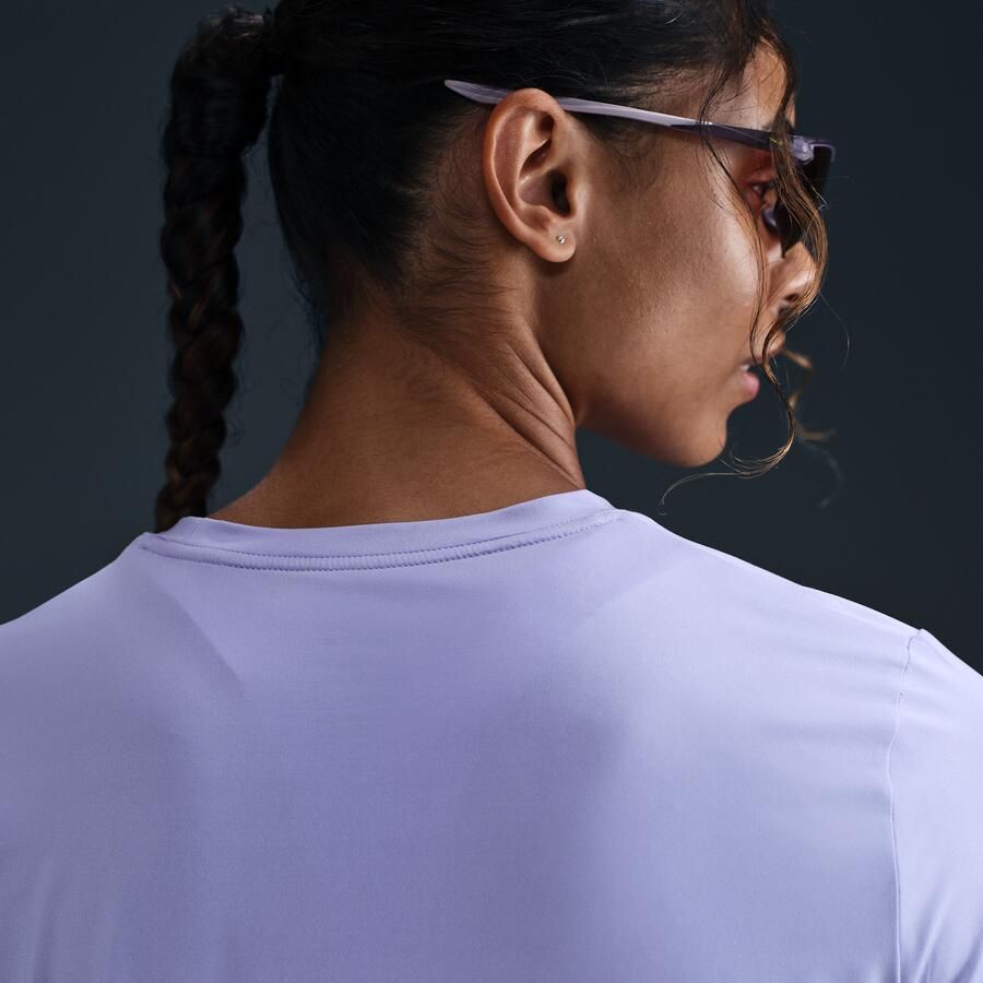 Nike One Swoosh Dri-FIT hardlooptop met korte mouwen voor dames Paars