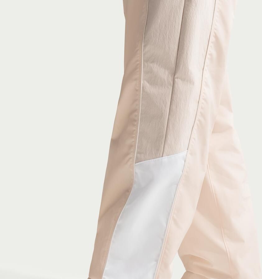 Nike Oversized trainingsbroek met middelhoge taille voor dames Wit