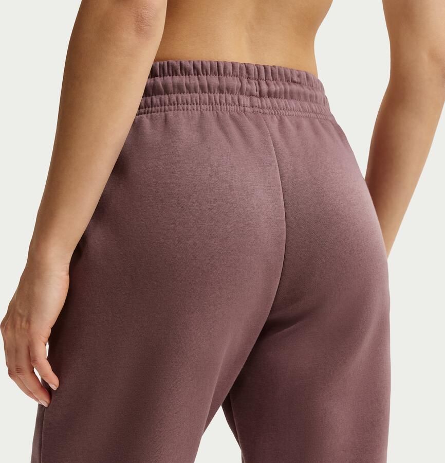 Nike Phoenix Fleece joggingbroek met halfhoge taille voor dames Paars