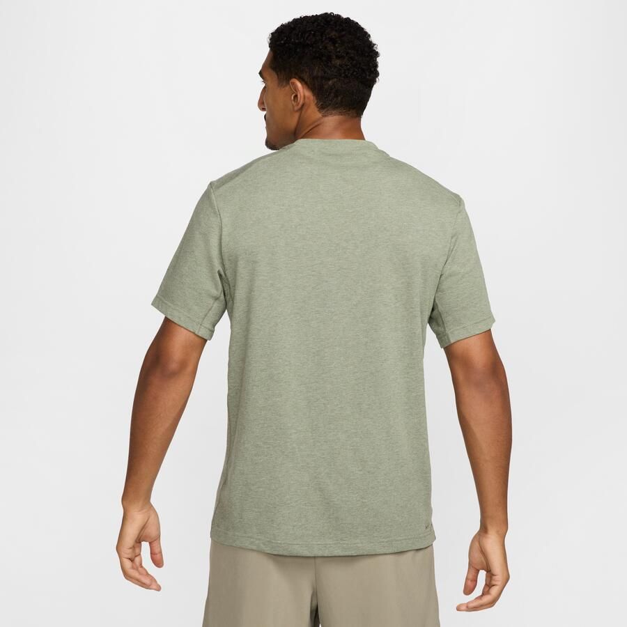 Nike Primary Dri-FIT multifunctionele herentop met korte mouwen Groen - Foto 4