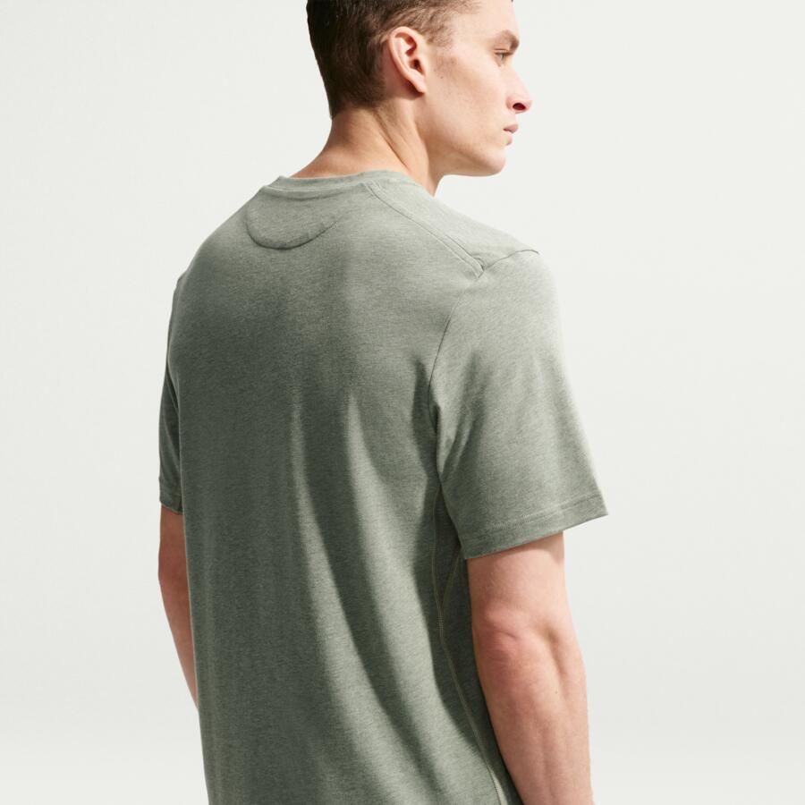 Nike Primary Dri-FIT multifunctionele herentop met korte mouwen Groen - Foto 2