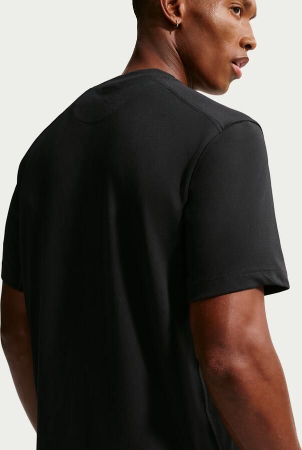Nike Primary Dri-FIT multifunctionele herentop met korte mouwen Zwart - Foto 7