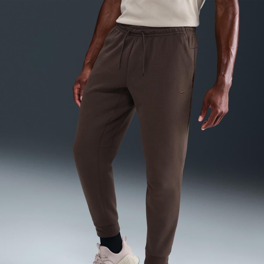 Nike Primary Fleece Dri-FIT UV performance joggingbroek voor heren Bruin