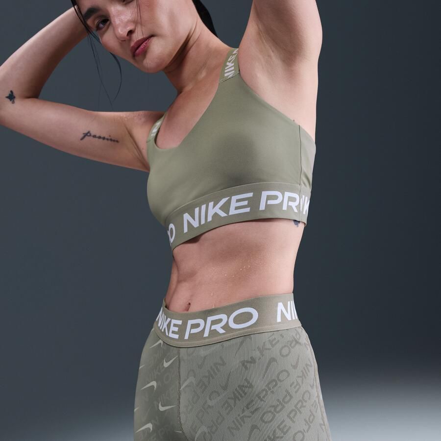 Nike Pro bikershorts met halfhoge taille en print voor dames (8 cm) Groen