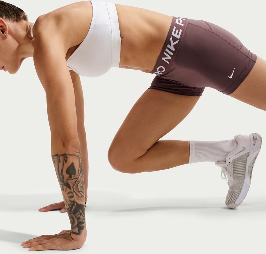 Nike Pro bikeshorts met halfhoge taille voor dames (8 cm) Paars