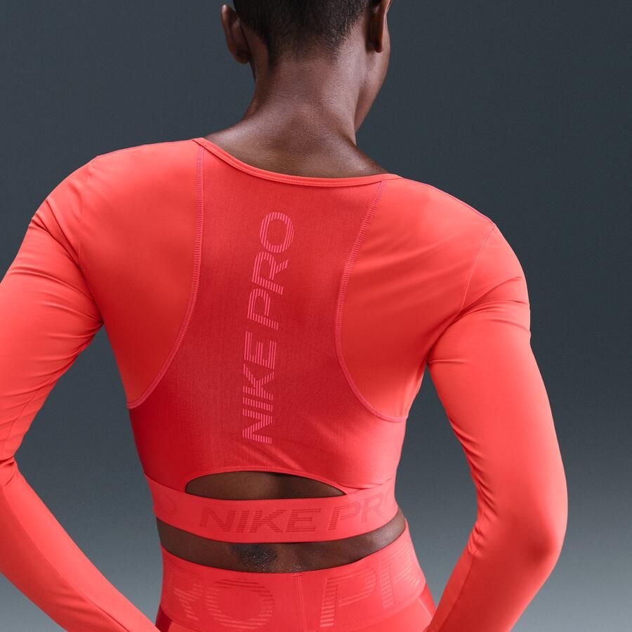 Nike Pro Dri-FIT korte top met lange mouwen voor dames Rood