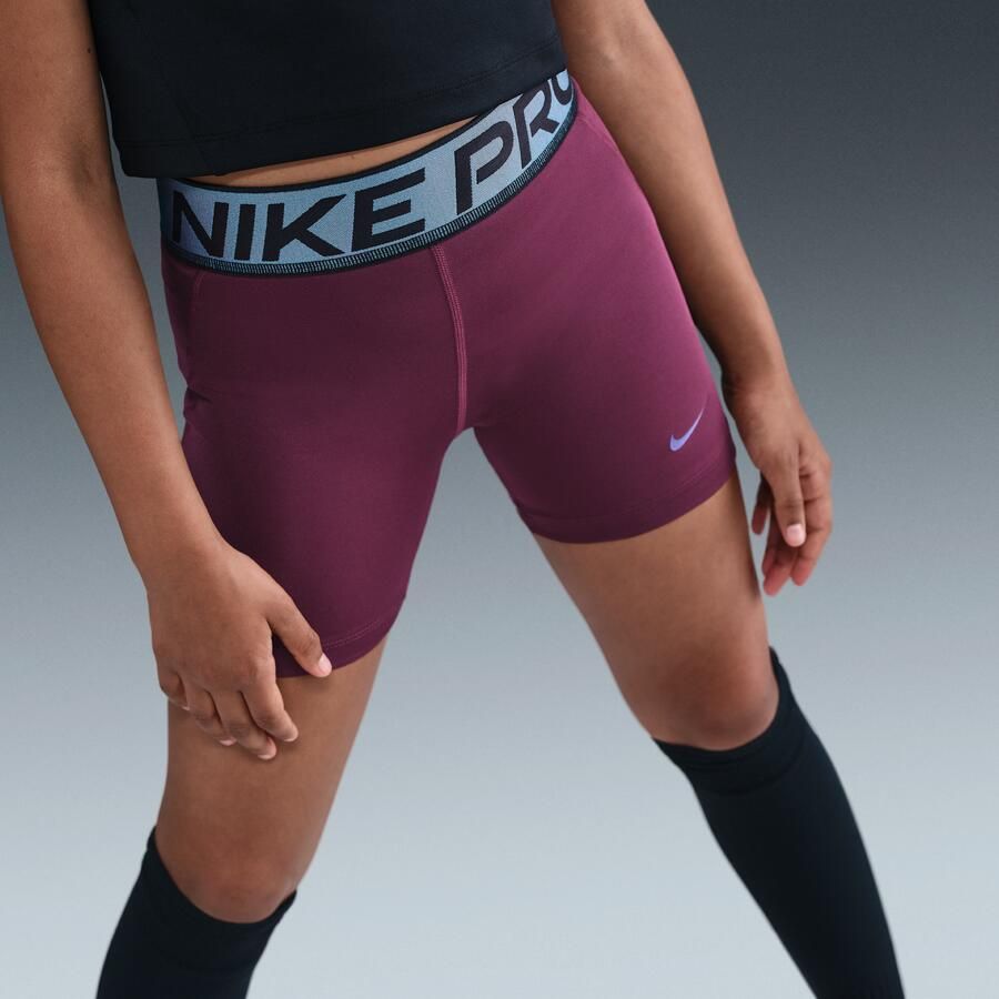 Nike Pro Dri-FIT shorts met glanzende accenten voor meisjes (8 cm) Rood
