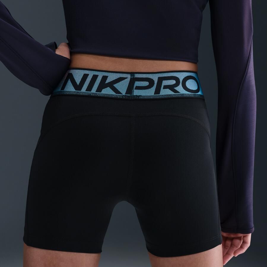Nike Pro Dri-FIT shorts met glanzende accenten voor meisjes (8 cm) Zwart - Foto 2