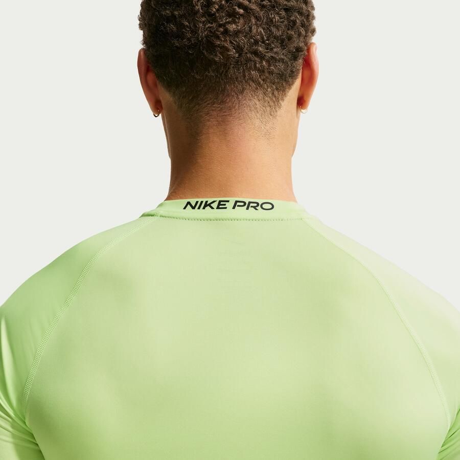 Nike Pro Dri-FIT strakke fitnesstop met korte mouwen voor heren Groen