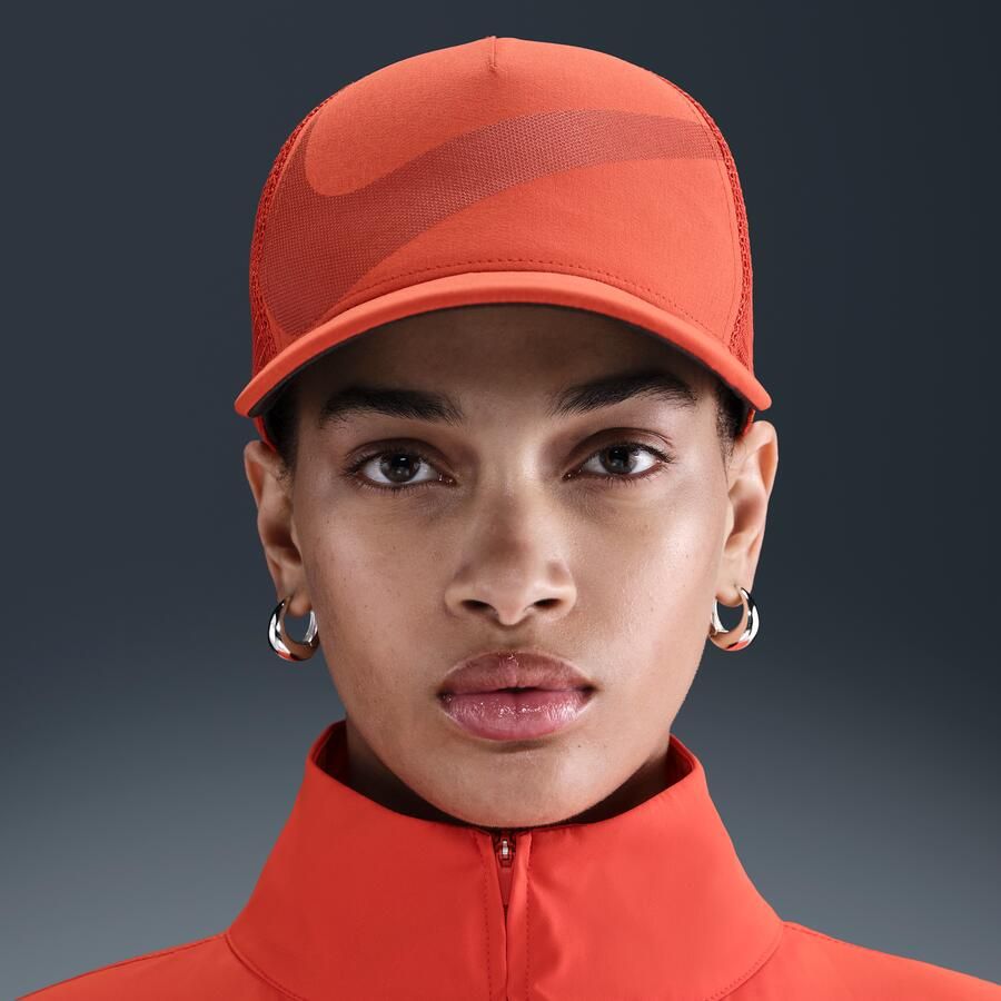 Nike Rise Dri-FIT truckerpet Rood