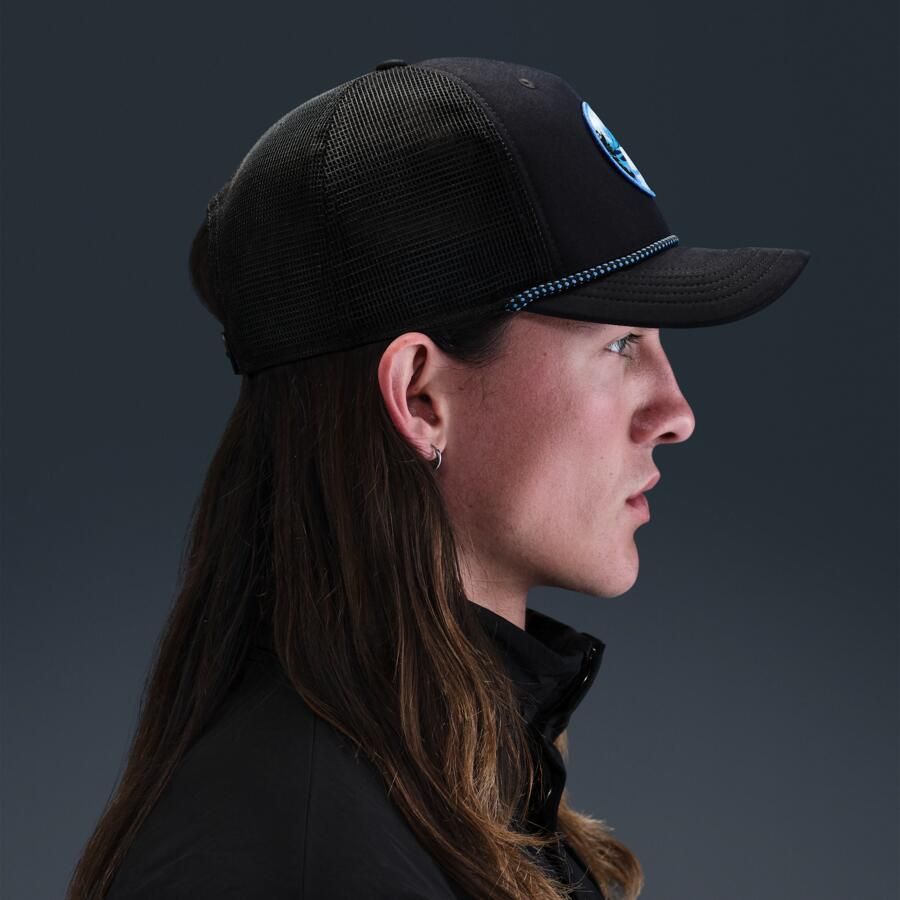 Nike Rise outdoor truckerpet met structuur Zwart - Foto 3