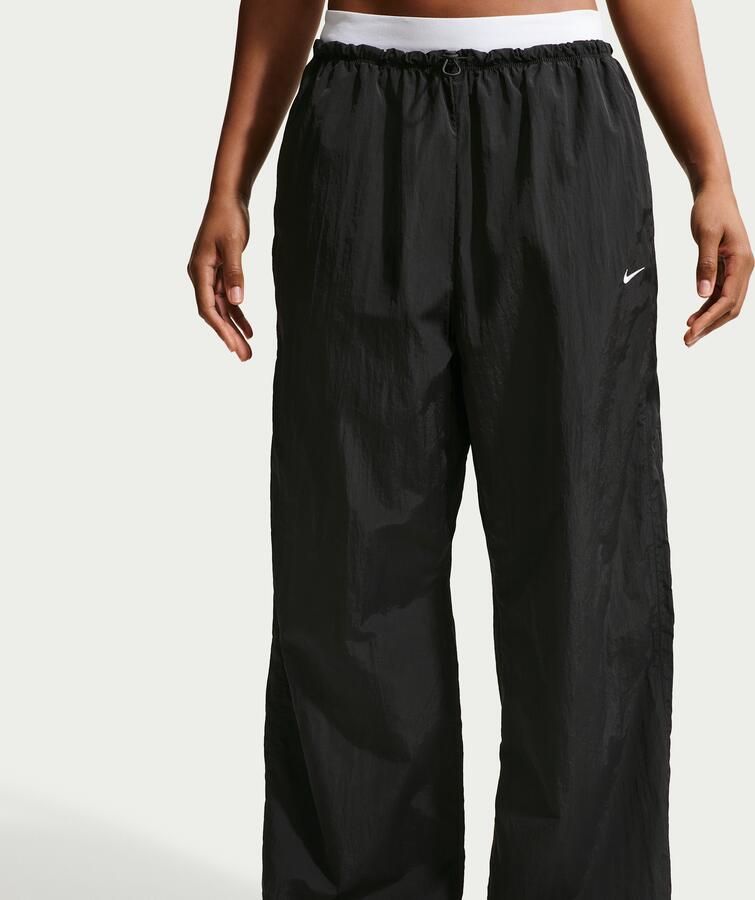 Nike ruimvallende parachutebroek met hoge taille voor dames Zwart
