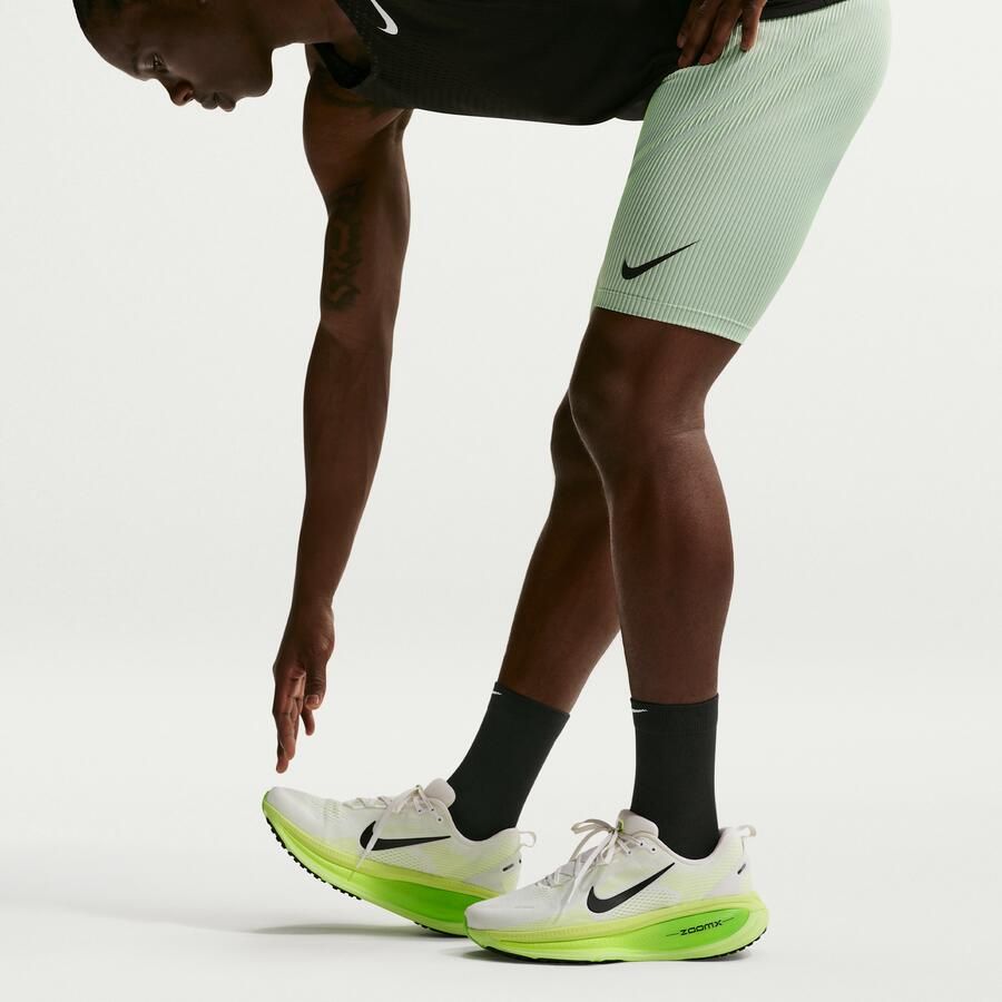 Nike Run Midweight kniekousen voor hardlopen (1 paar) Zwart - Foto 4