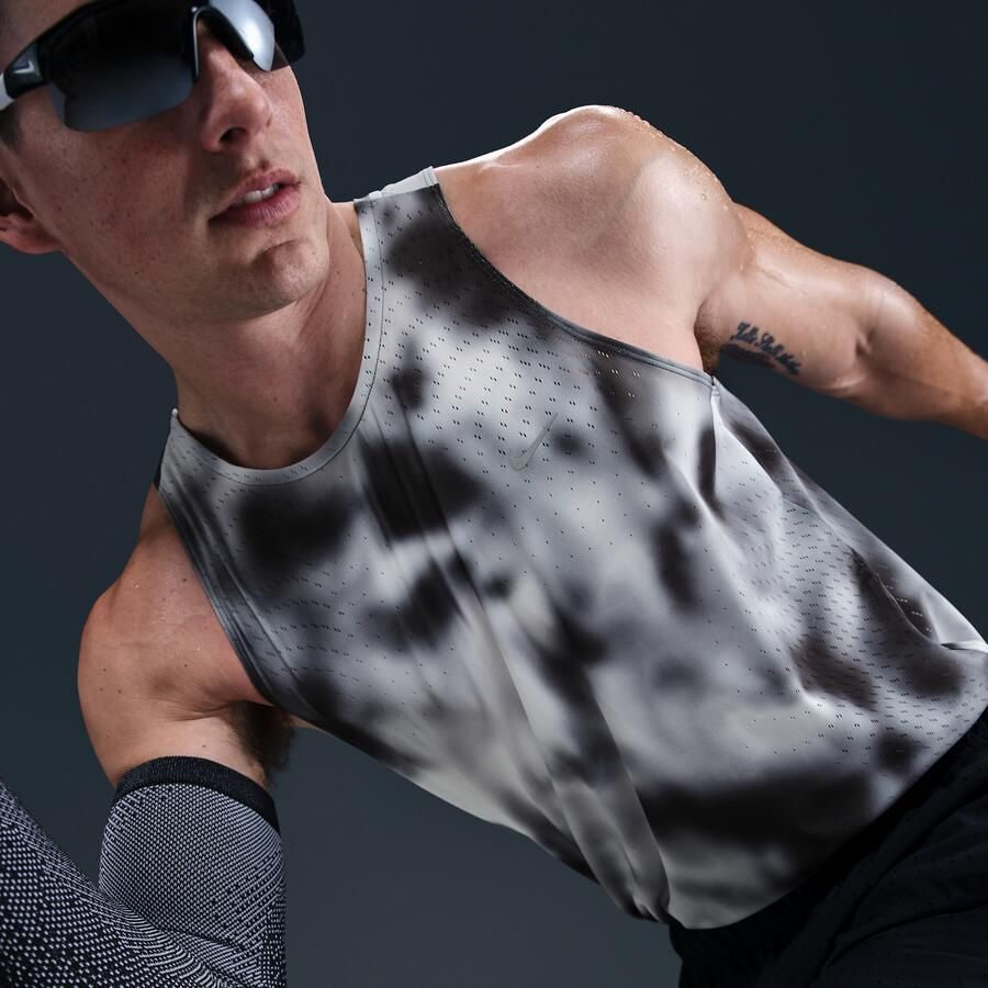 Nike Running Division Breathe Dri-FIT ADV hardlooptanktop voor heren Zwart - Foto 2