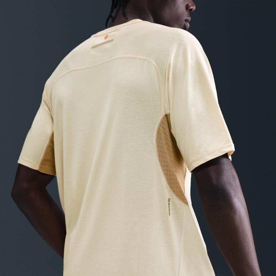 Nike Solar Chase Dri-FIT ADV hardlooptop met korte mouwen voor heren Bruin