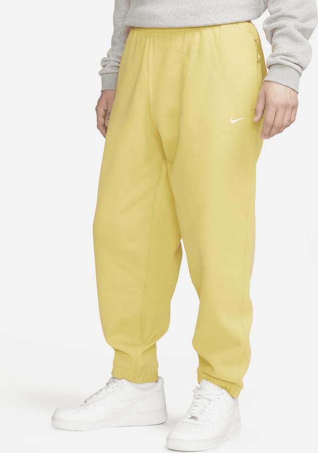 Nike Solo Swoosh Fleecebroek voor heren Geel - Foto 4