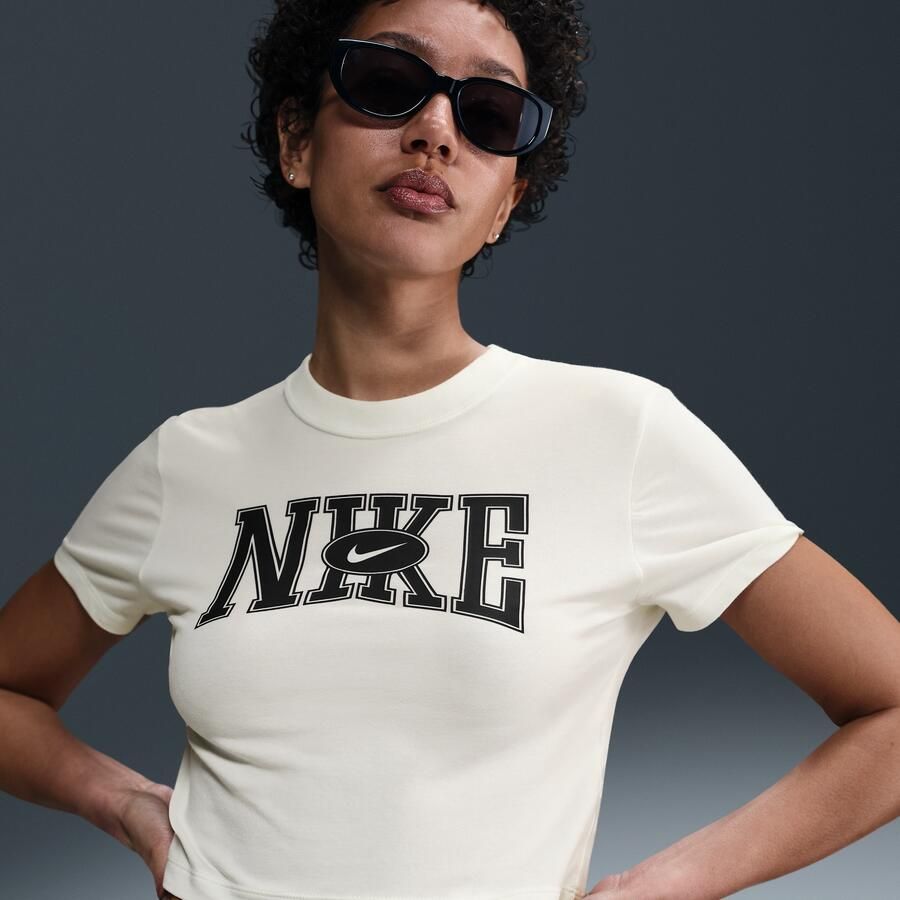 Nike Sportswear Aansluitend kort T-shirt voor dames Wit - Foto 4