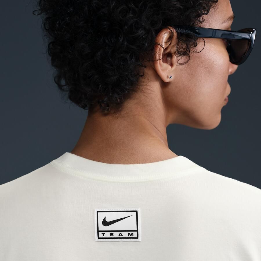 Nike Sportswear Aansluitend kort T-shirt voor dames Wit