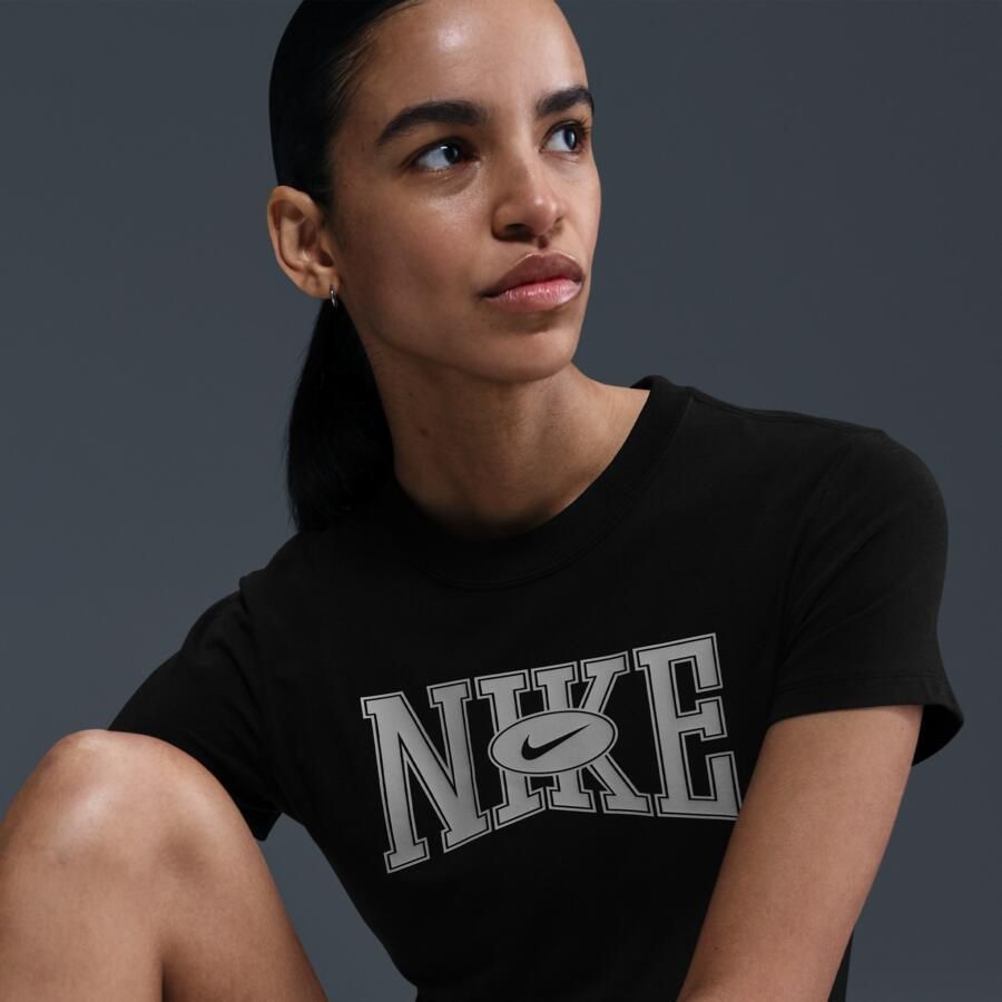 Nike Aansluitend kort T-shirt voor dames Zwart - Foto 2