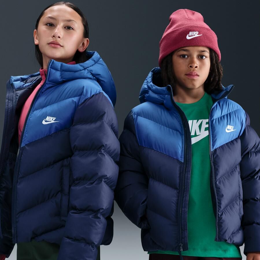 Nike Sportswear All Day Play gewatteerd Therma-FIT jack met ruime pasvorm voor kids Blauw - Foto 4