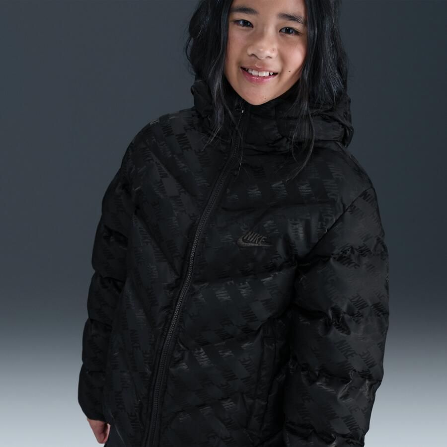 Nike All Day Play gewatteerd Therma-FIT jack met ruime pasvorm voor kids Zwart