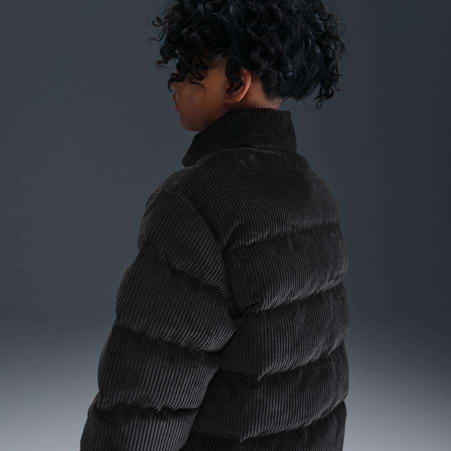 Nike All Day Play gewatteerd Therma-FIT jack met ruime pasvorm voor kids Zwart