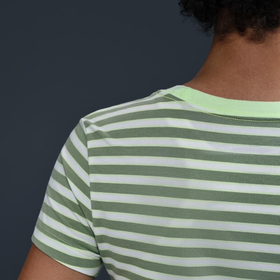 Nike Sportswear Chill Knit aansluitend gestreept T-shirt voor dames Groen