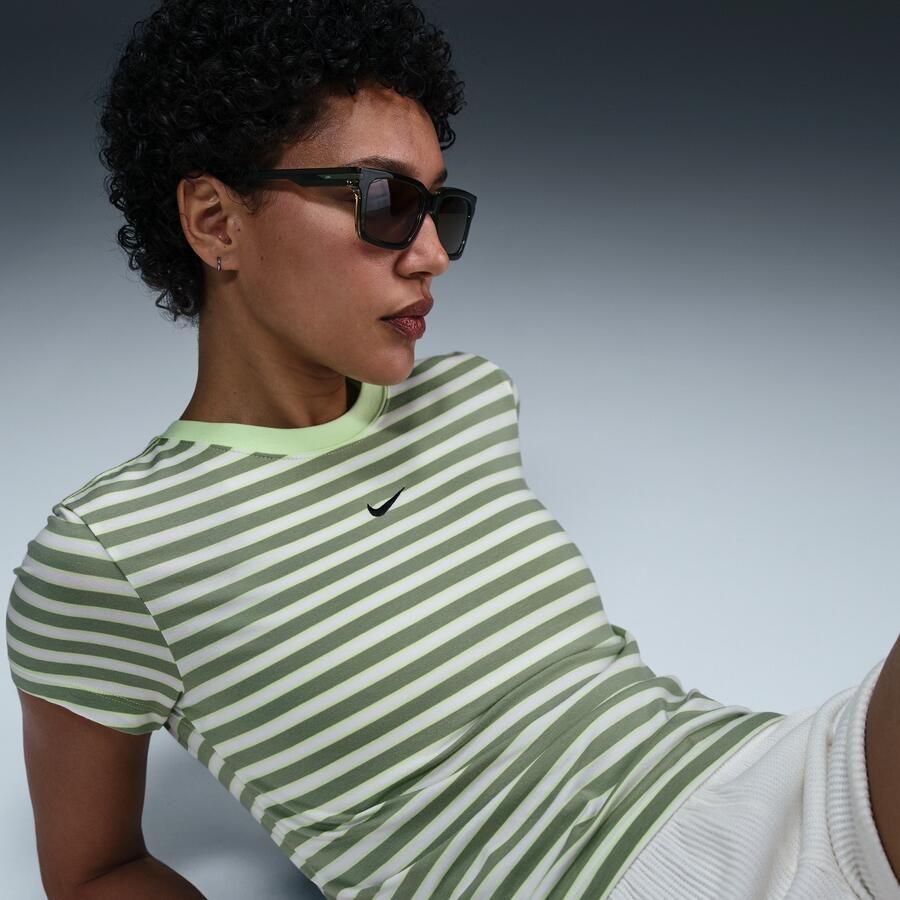 Nike Sportswear Chill Knit aansluitend gestreept T-shirt voor dames Groen - Foto 2