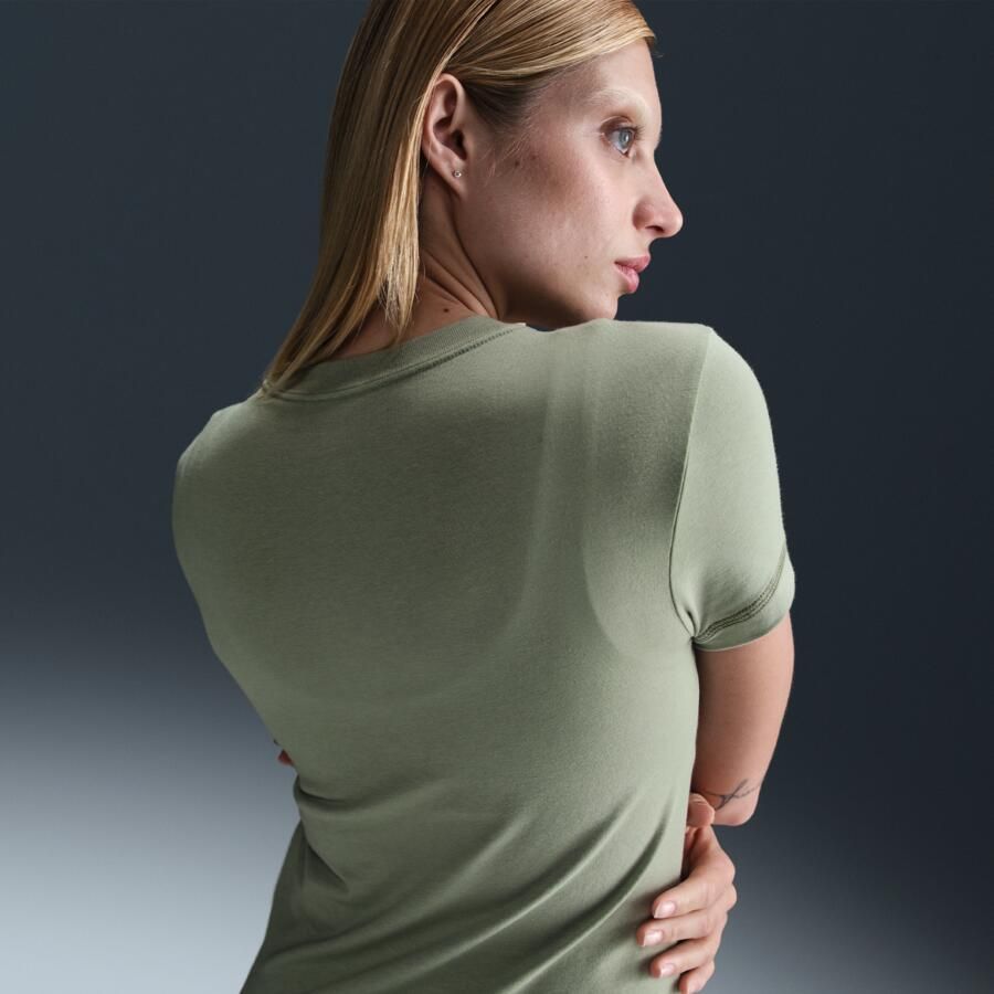 Nike Chill Knit aansluitend kort T-shirt voor dames Groen