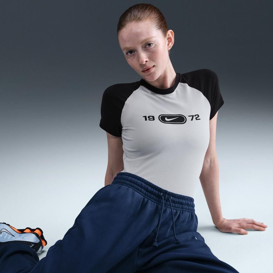 Nike Chill Knit aansluitend T-shirt met graphic voor dames Grijs - Foto 2