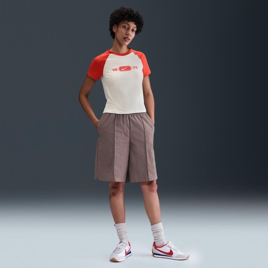 Nike Chill Knit aansluitend T-shirt met graphic voor dames Wit - Foto 3