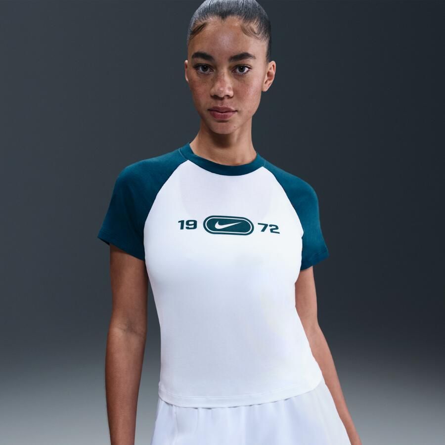 Nike Chill Knit aansluitend T-shirt met graphic voor dames Wit - Foto 4