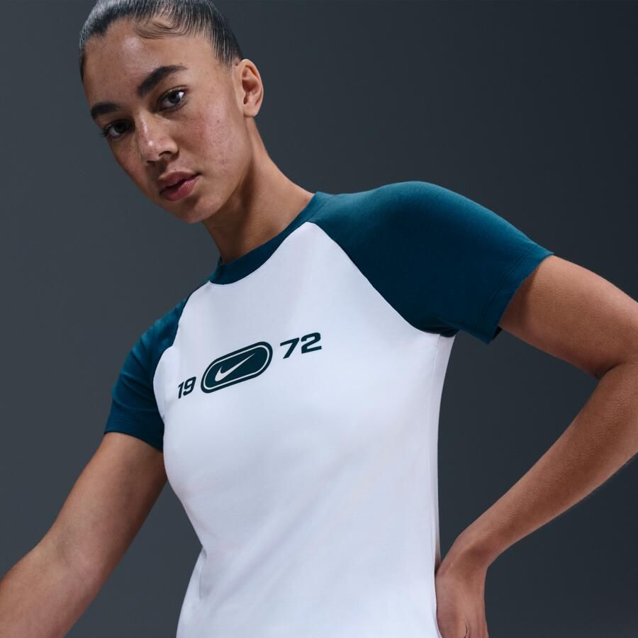 Nike Chill Knit aansluitend T-shirt met graphic voor dames Wit - Foto 2
