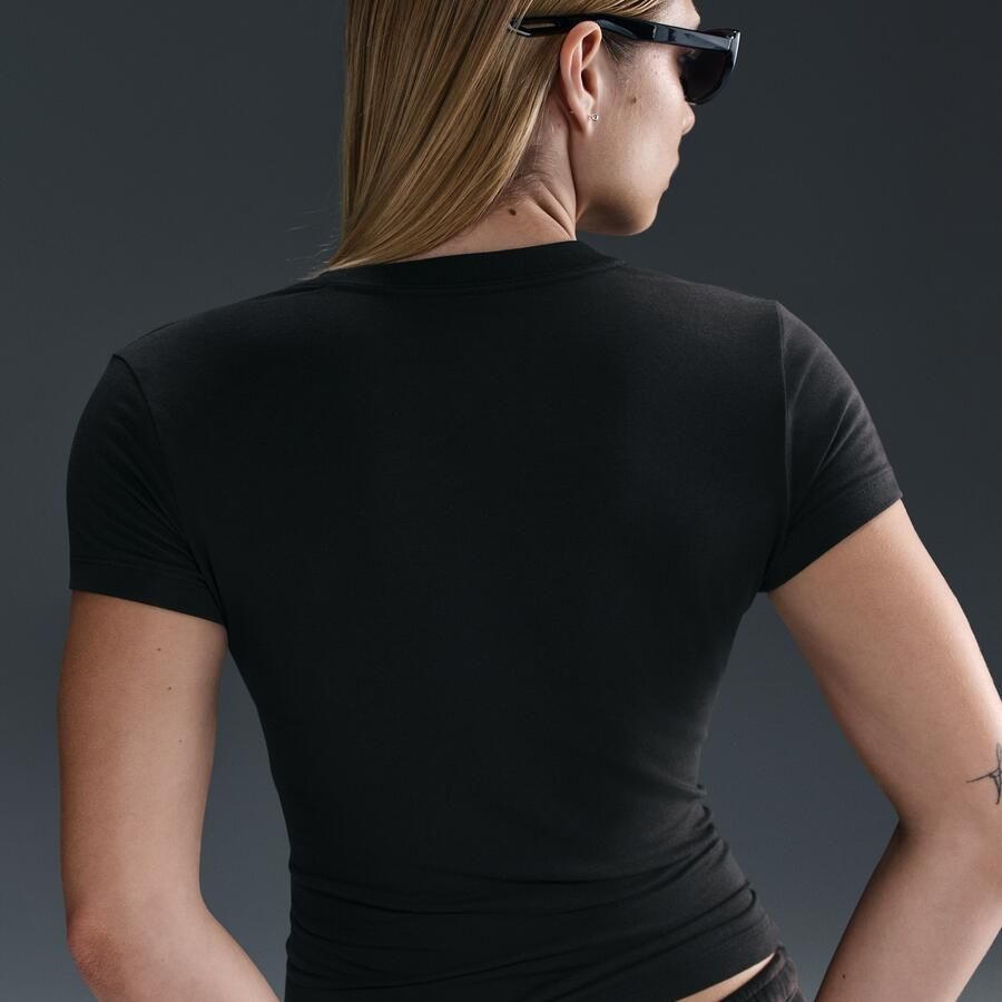 Nike Sportswear Chill Knit aansluitend T-shirt met graphic voor dames Zwart