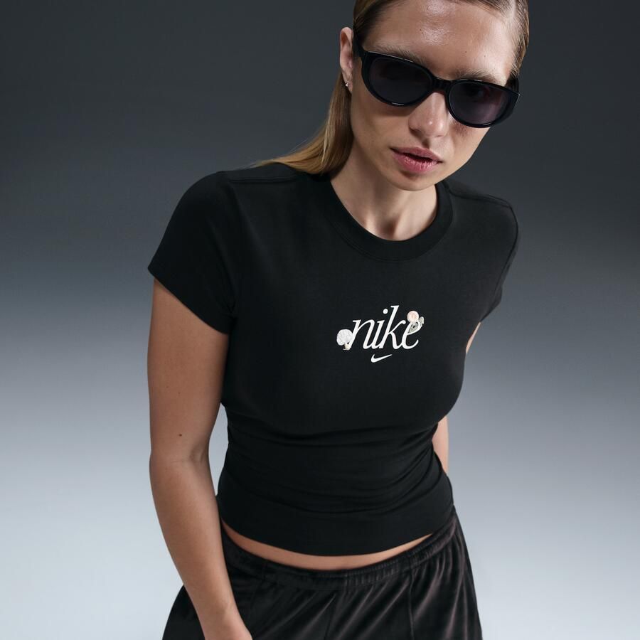 Nike Sportswear Chill Knit aansluitend T-shirt met graphic voor dames Zwart - Foto 2