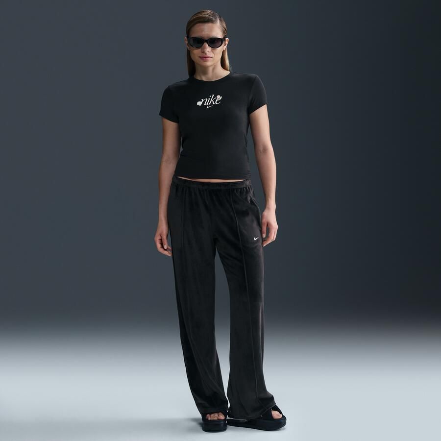 Nike Sportswear Chill Knit aansluitend T-shirt met graphic voor dames Zwart - Foto 3