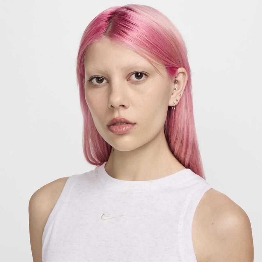 Nike Sportswear Chill Knit aansluitende korte tanktop met mini-rib voor dames Bruin