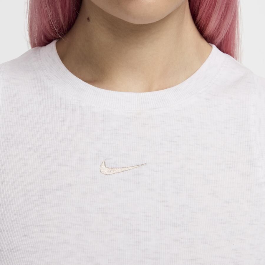 Nike Sportswear Chill Knit aansluitende korte tanktop met mini-rib voor dames Bruin - Foto 2