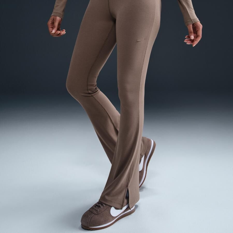 Nike Chill Knit strakke legging met wijd uitlopende pijpen en mini-rib voor dames Bruin - Foto 4