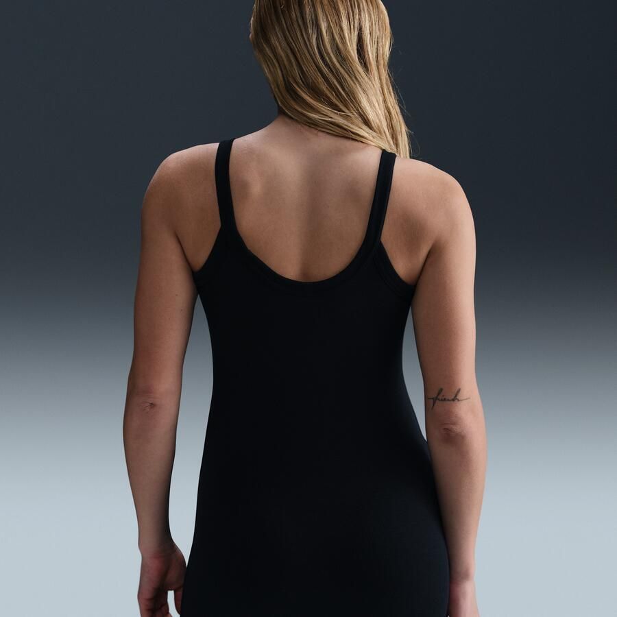Nike Sportswear Chill Knit strakke tanktopjurk met mini-ribbels Zwart