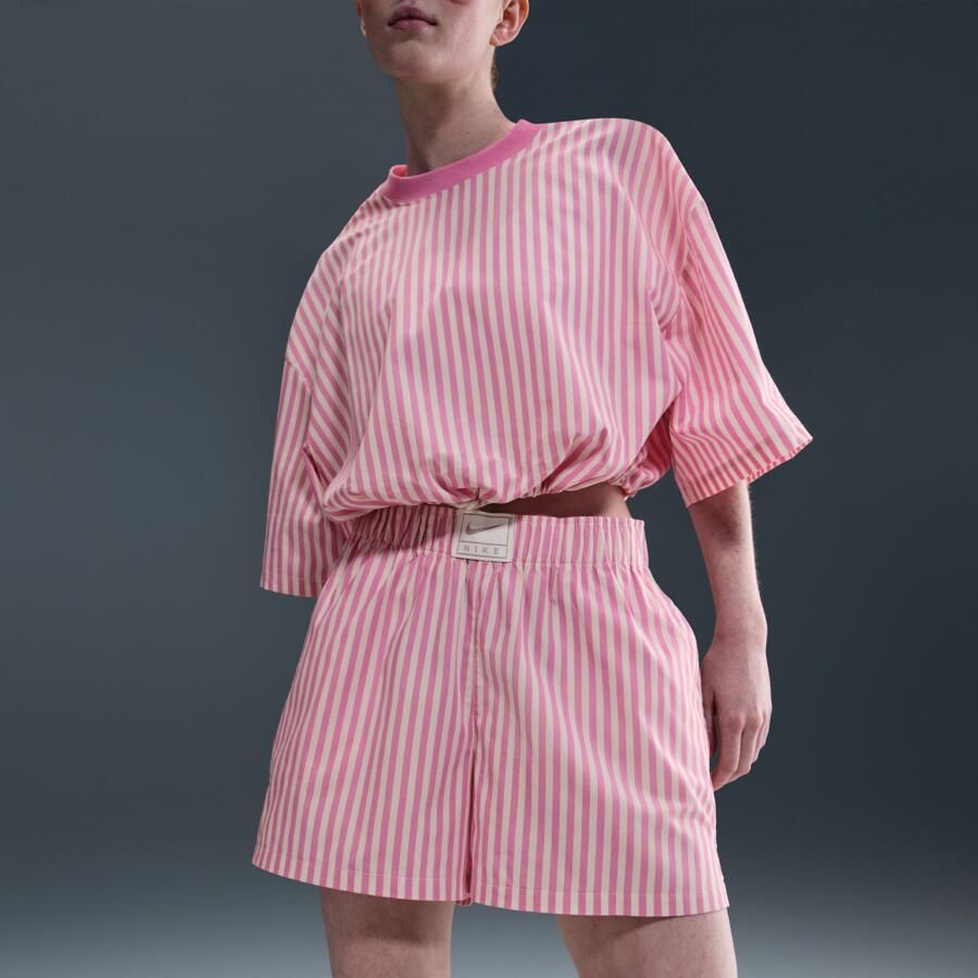 Nike Sportswear Chill Poplin ruimvallende gestreepte damesshorts met halfhoge taille Roze