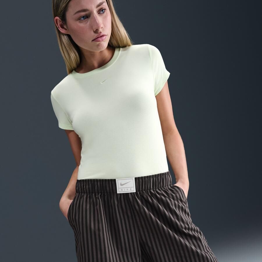 Nike Sportswear Chill Poplin ruimvallende gestreepte damesshorts met halfhoge taille Zwart