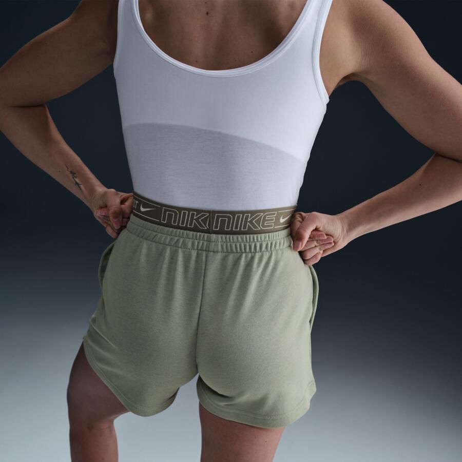 Nike Chill Terry damesshorts met halfhoge taille (10 cm) Groen - Foto 2